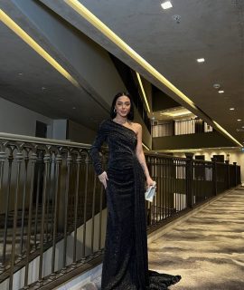 ONE SHOULDER MAXI DRESS MADE OF SUBTLE GLITTER FABRIC – BLACK