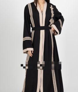 ABAYA EMBROIDERED WITH A FLOWER AND LACE WITH ZIPPER – BLACK