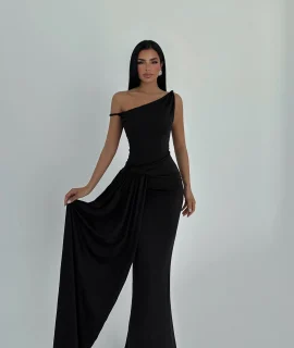 FALLEN SHOULDER MAXI DRESS WITH SIDE DRAPE – BLACK